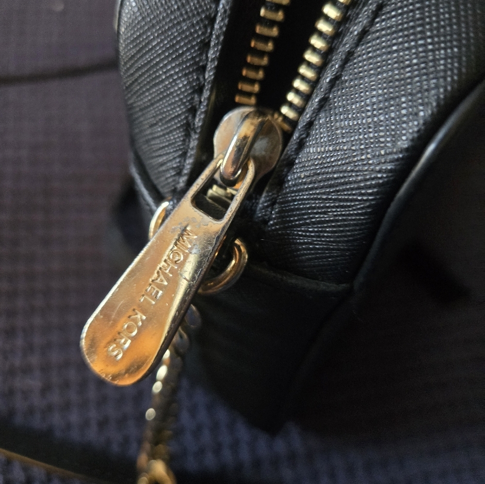 Michael Kors crossbody or shoulder purse - Picture 3 of 3